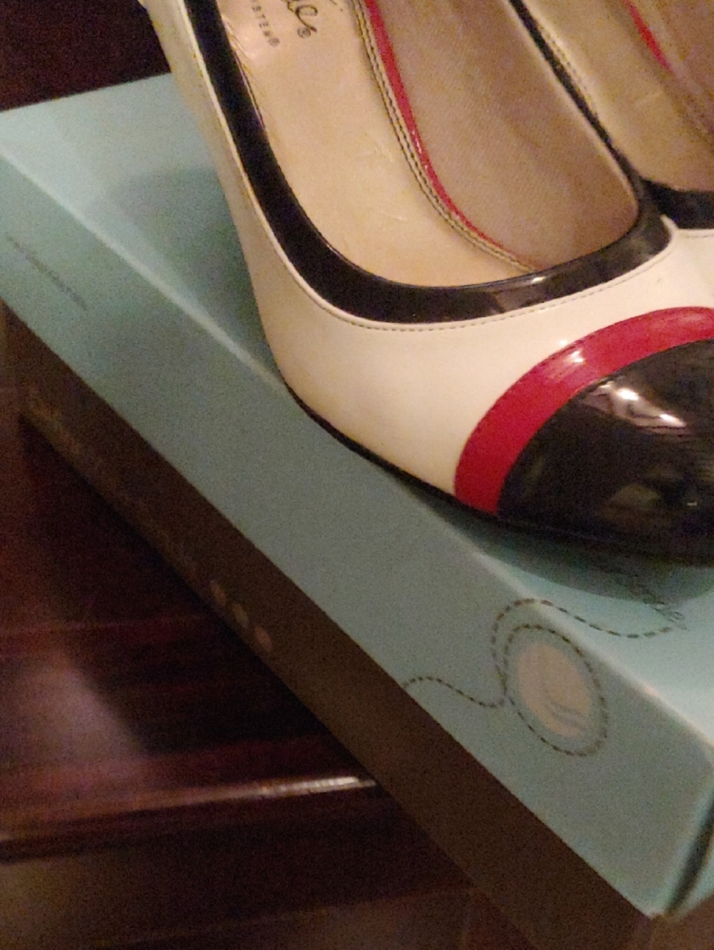 Life Stride Women’s White, Black & Red Low Heel Pumps - Picture 5 of 5